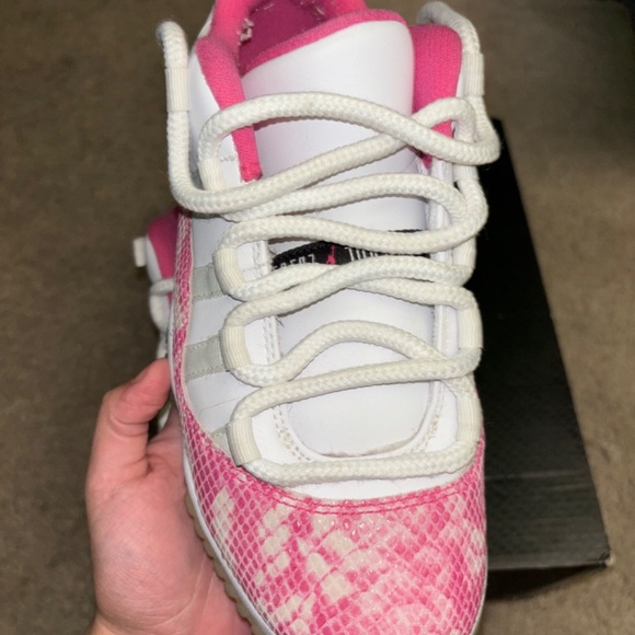 Jordan 11 Retro Low Pink Snakeskin - Picture 3 of 4
